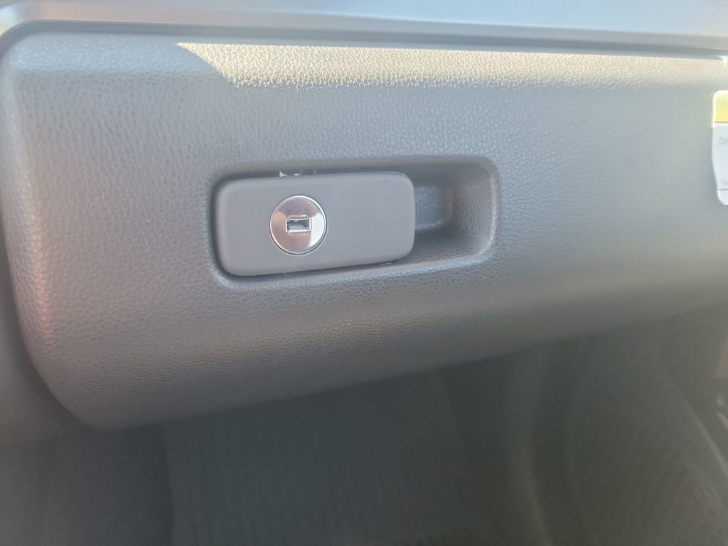 Certified 2025 Toyota Tacoma SR5 image 39