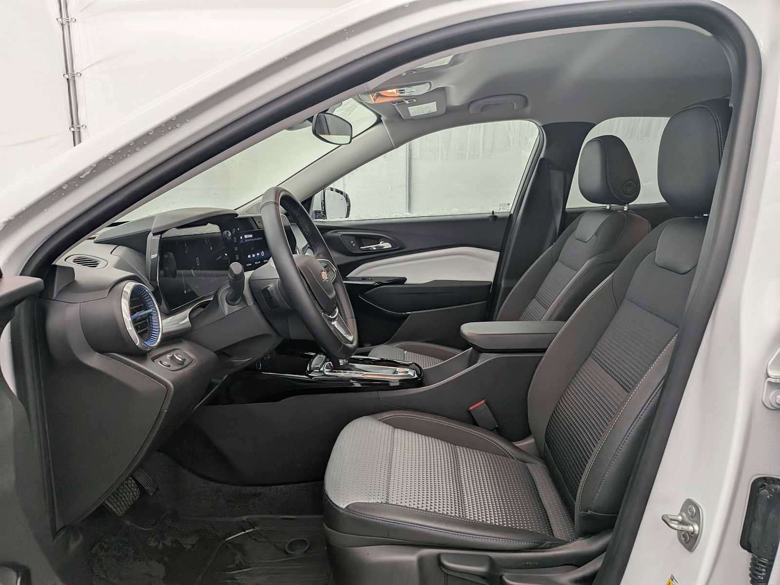 New 2025 Chevrolet Trax LT w/ Driver Confidence Package image 17