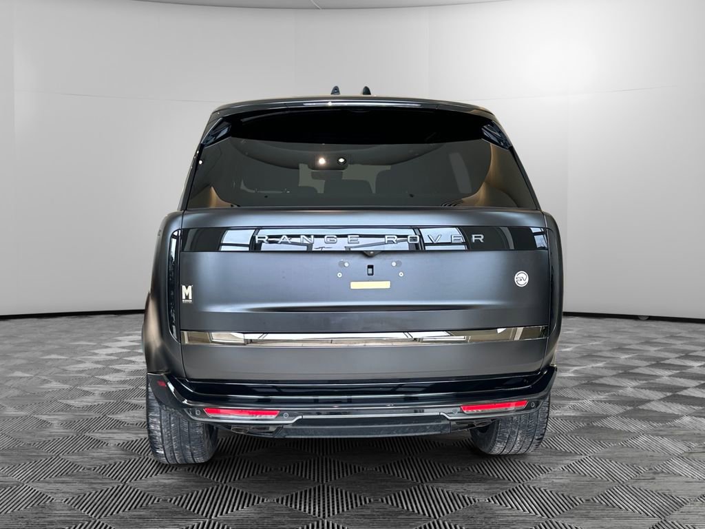 Used 2025 Land Rover Range Rover SV image 3