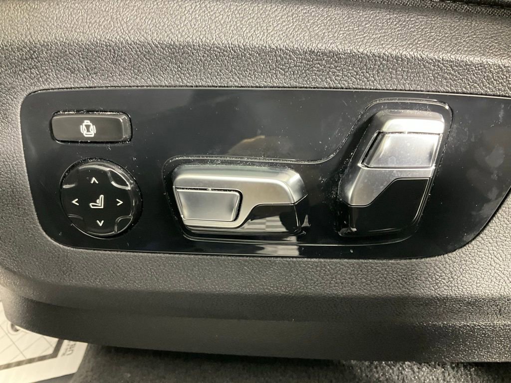 Used 2025 BMW X5 xDrive40i w/ Executive Package image 22