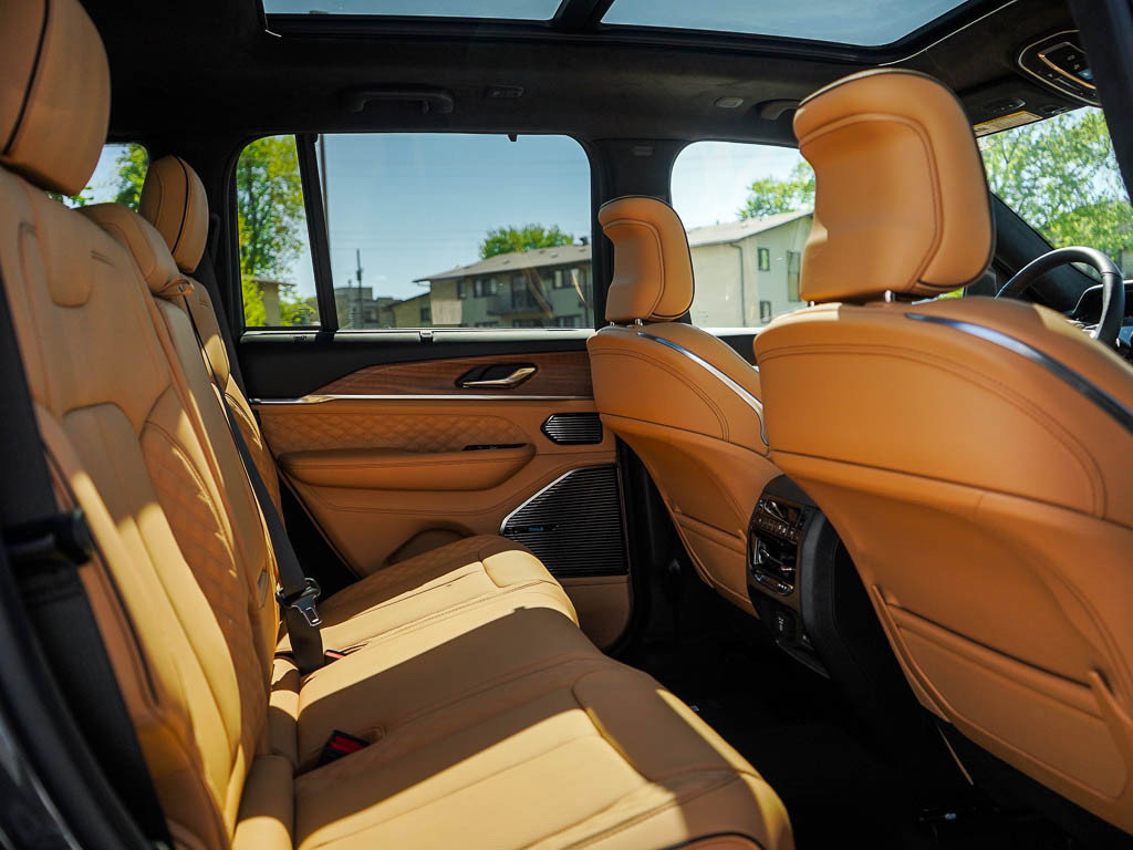New 2026 Jeep Grand Cherokee Summit AWD/4WD image 13