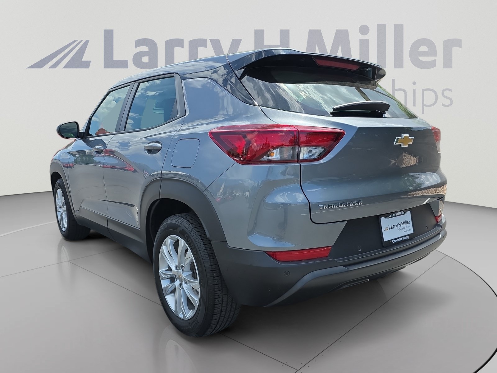 Used 2021 Chevrolet TrailBlazer LS FWD image 3