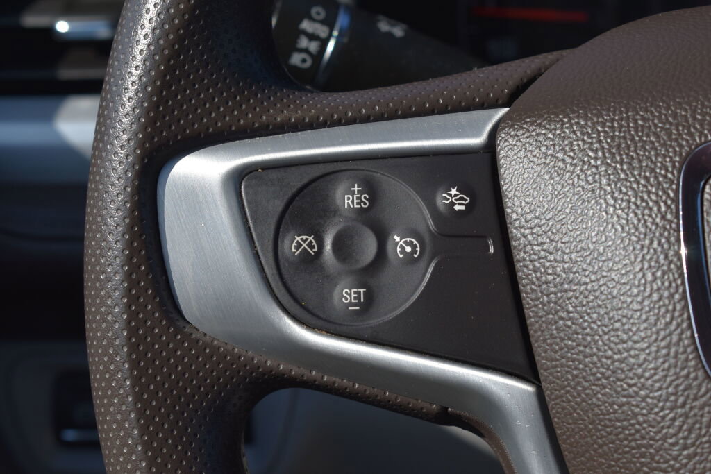 Used 2023 GMC Acadia SLE w/ Driver Convenience Package image 18