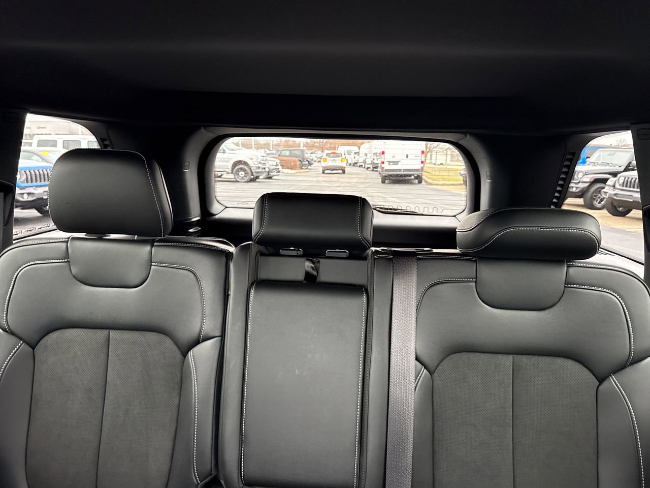 Used 2024 Jeep Grand Cherokee Altitude image 24