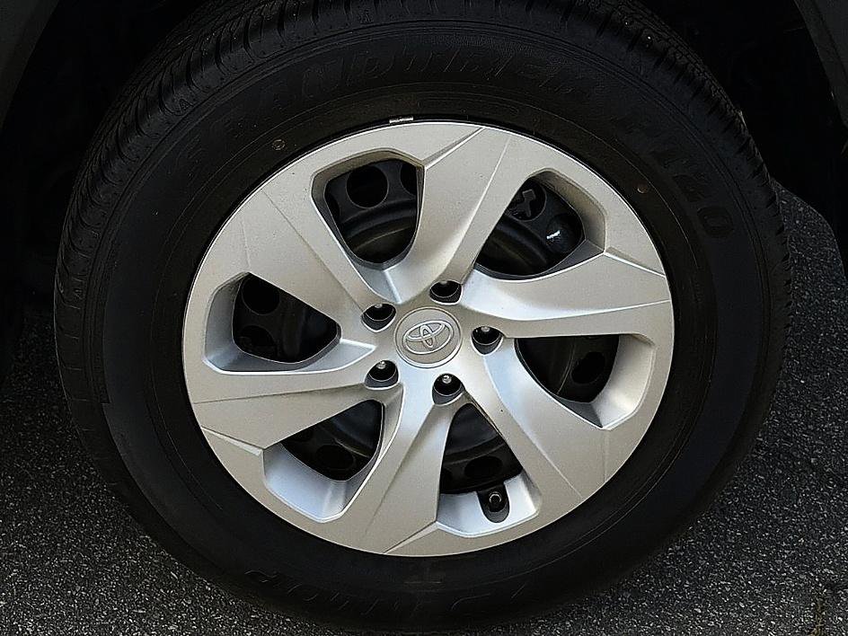 Used 2025 Toyota RAV4 LE FWD image 6