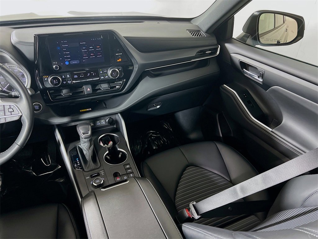 Certified 2024 Toyota Highlander XSE image 21