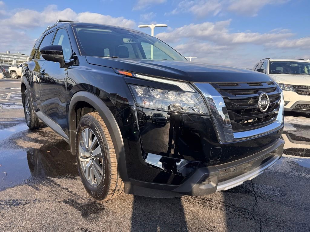 Used 2025 Nissan Pathfinder SL image 7