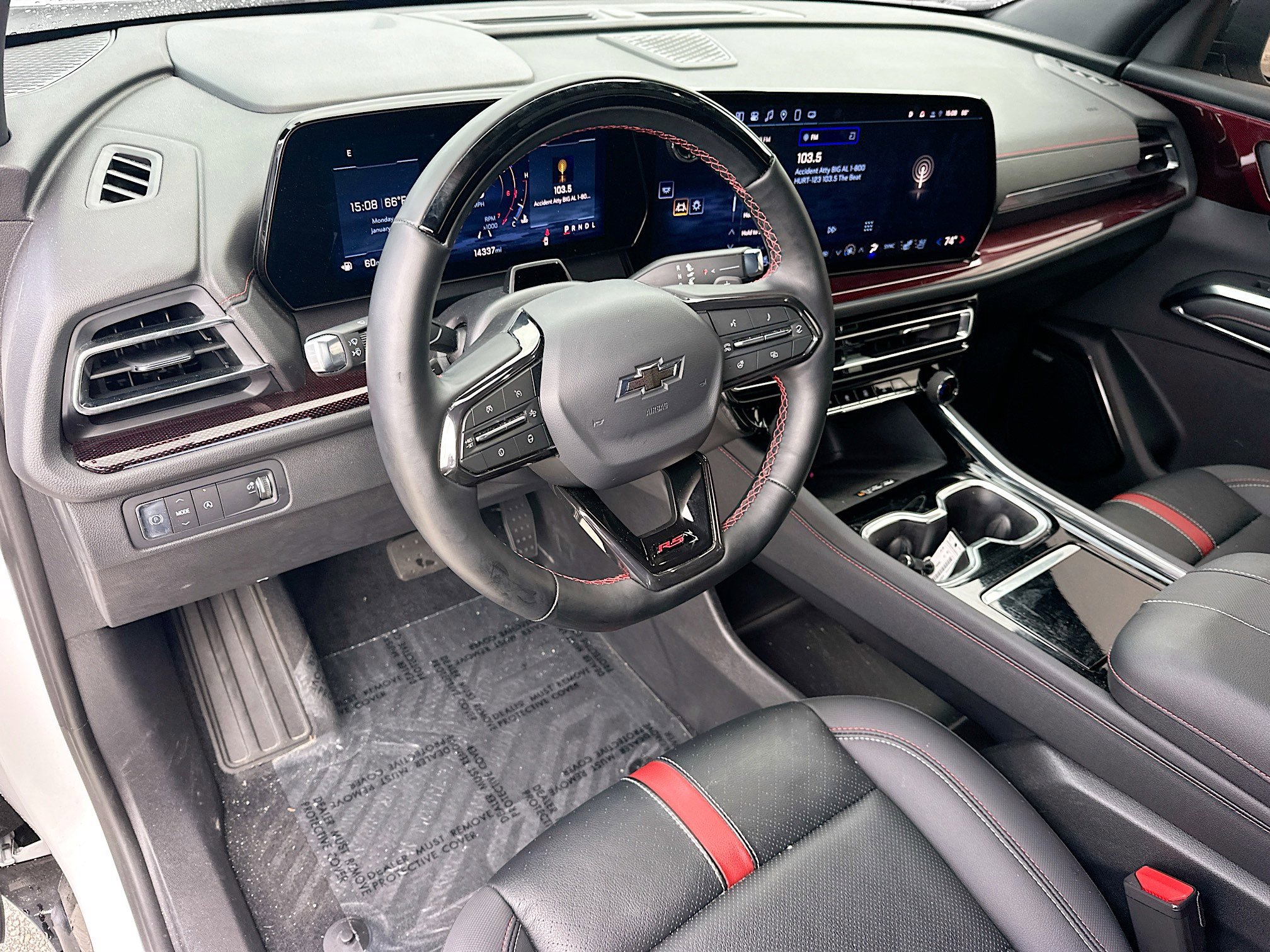 Used 2025 Chevrolet Traverse RS image 9