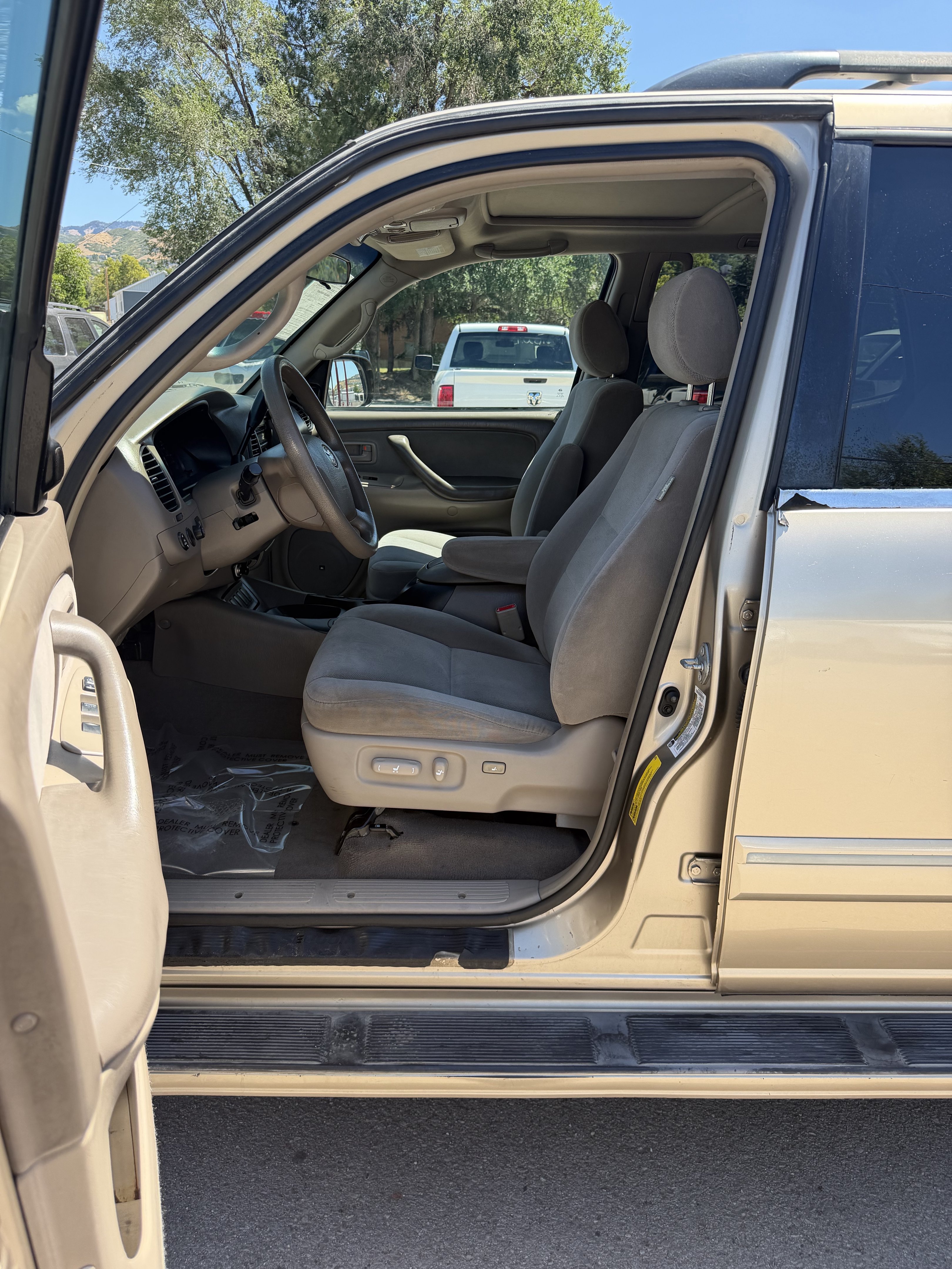 Used 2005 Toyota Sequoia SR5 RWD image 17