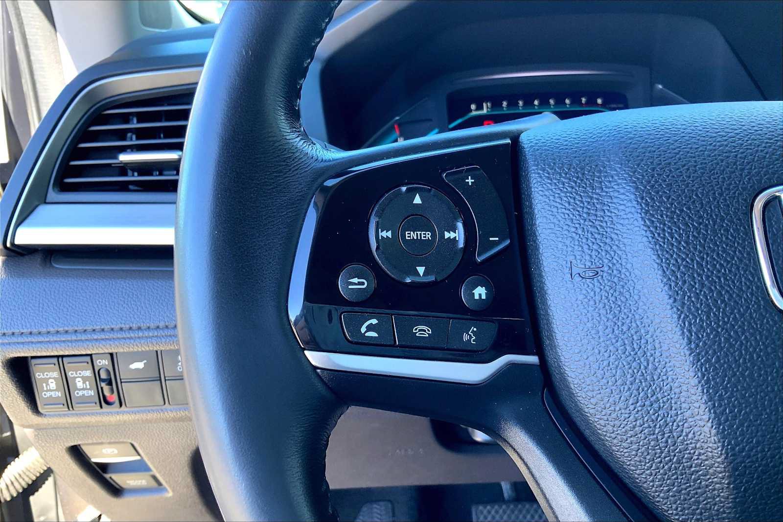 Used 2018 Honda Odyssey EX-L image 19