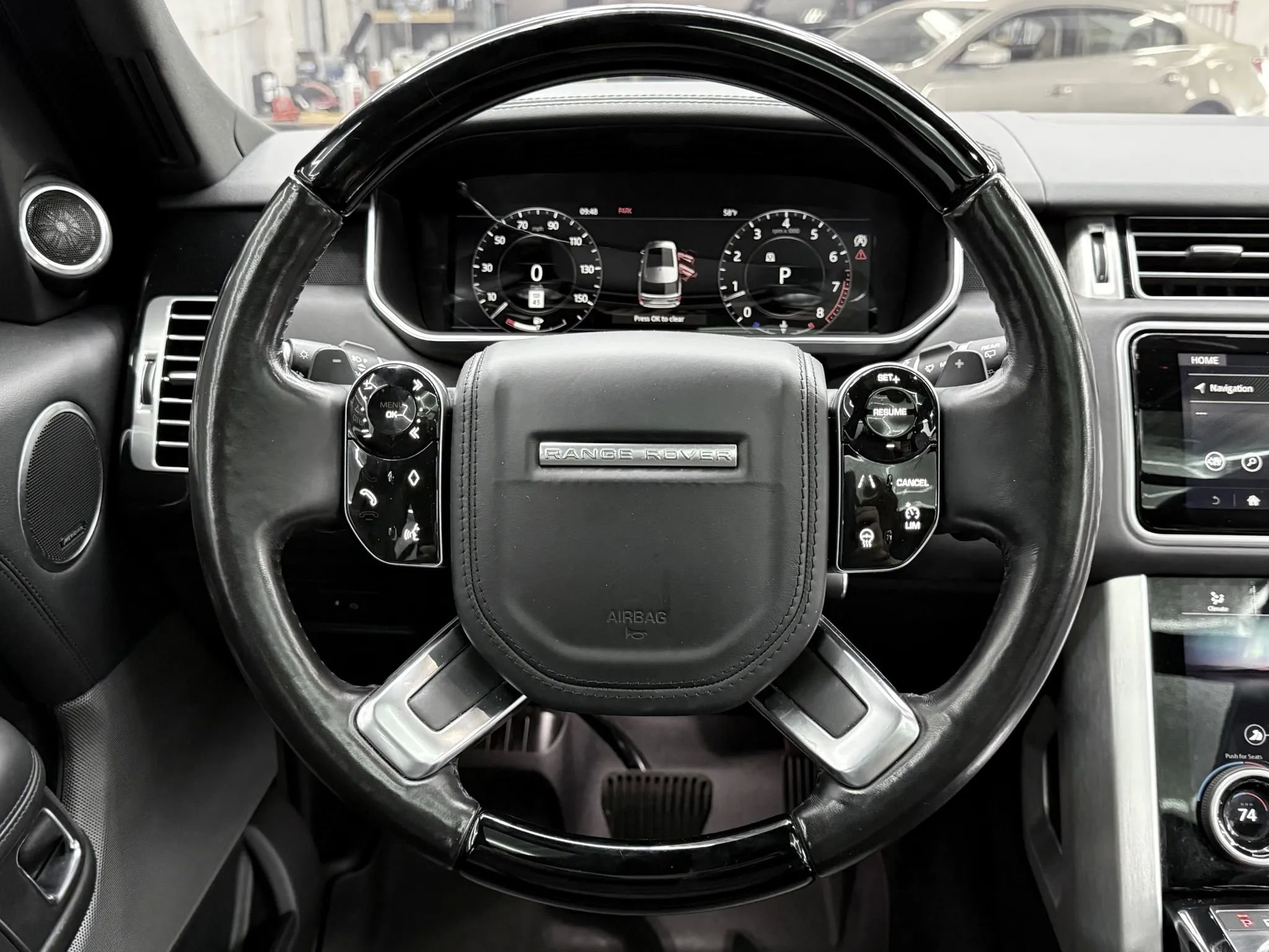 Used 2018 Land Rover Range Rover HSE image 15