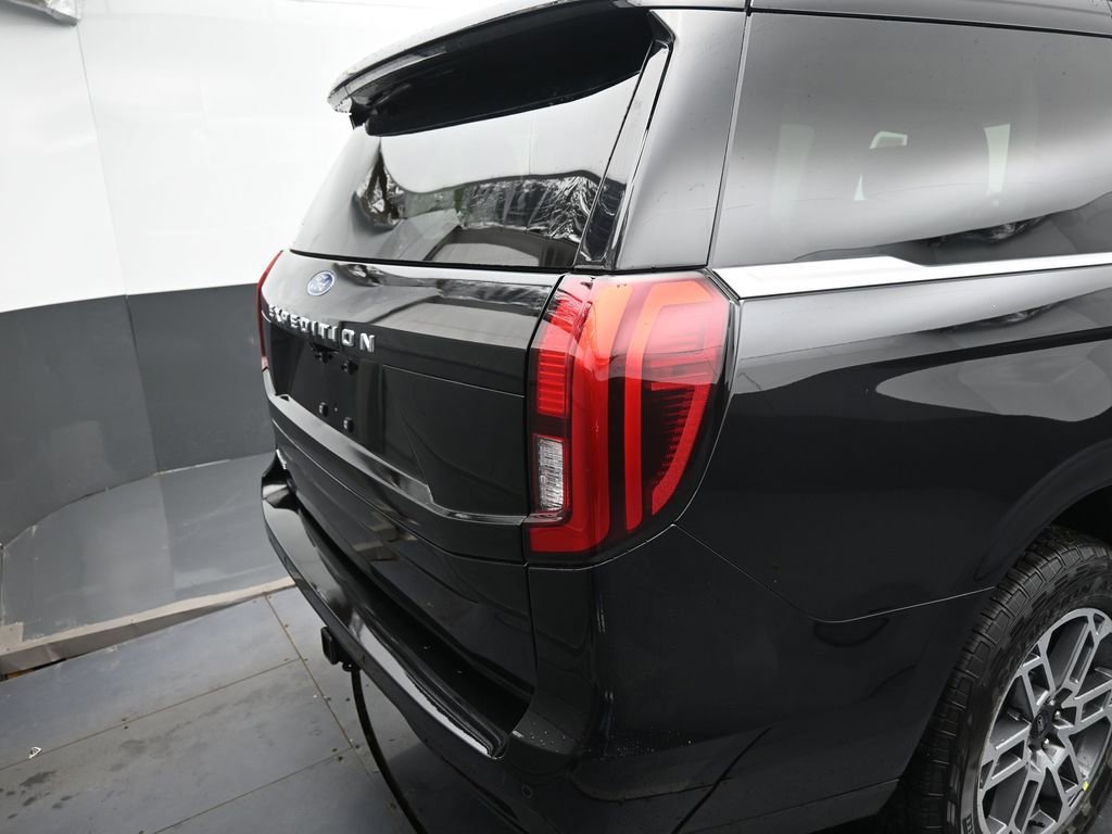 New 2026 Ford Expedition Active image 14