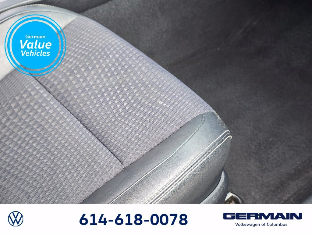 Used 2012 Toyota Camry SE FWD image 25