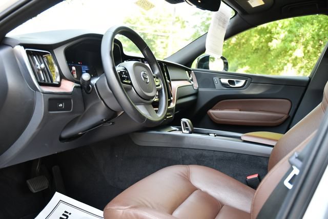 Used 2024 Volvo XC60 B5 Plus w/ Climate Package AWD/4WD image 13