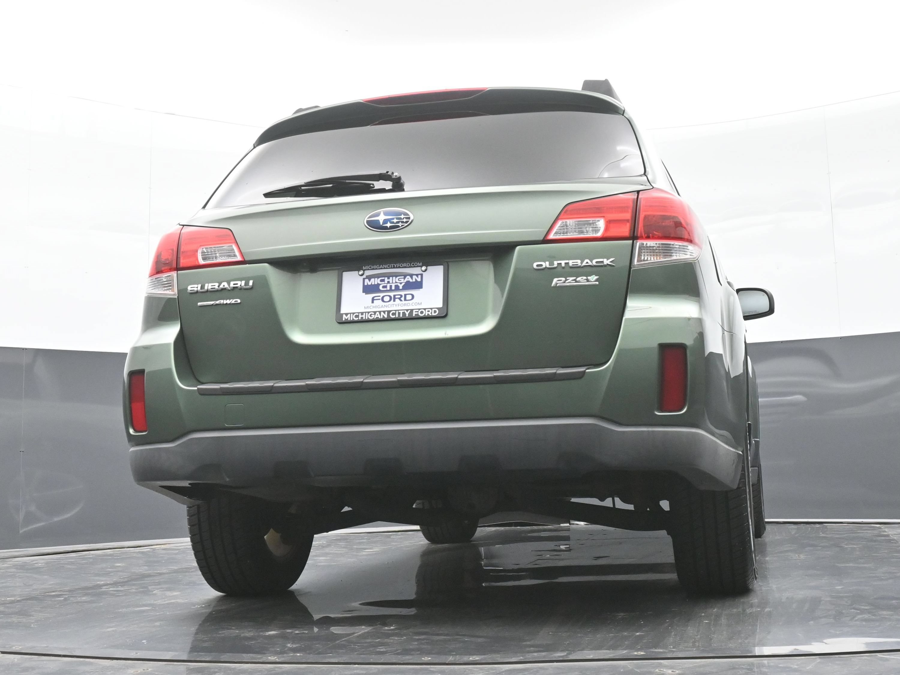 Used 2013 Subaru Outback 2.5i Limited w/ Moonroof Pkg AWD/4WD image 36