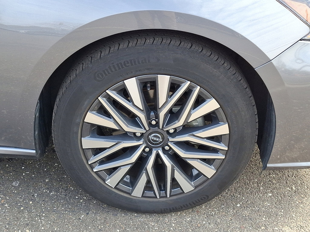 Used 2024 Nissan Altima 2.5 SV image 9