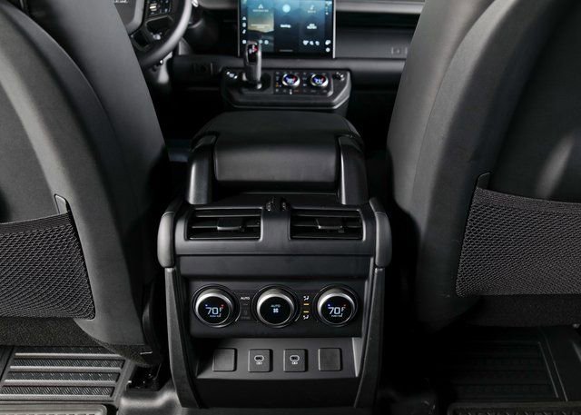 Used 2025 Land Rover Defender 110 S image 21