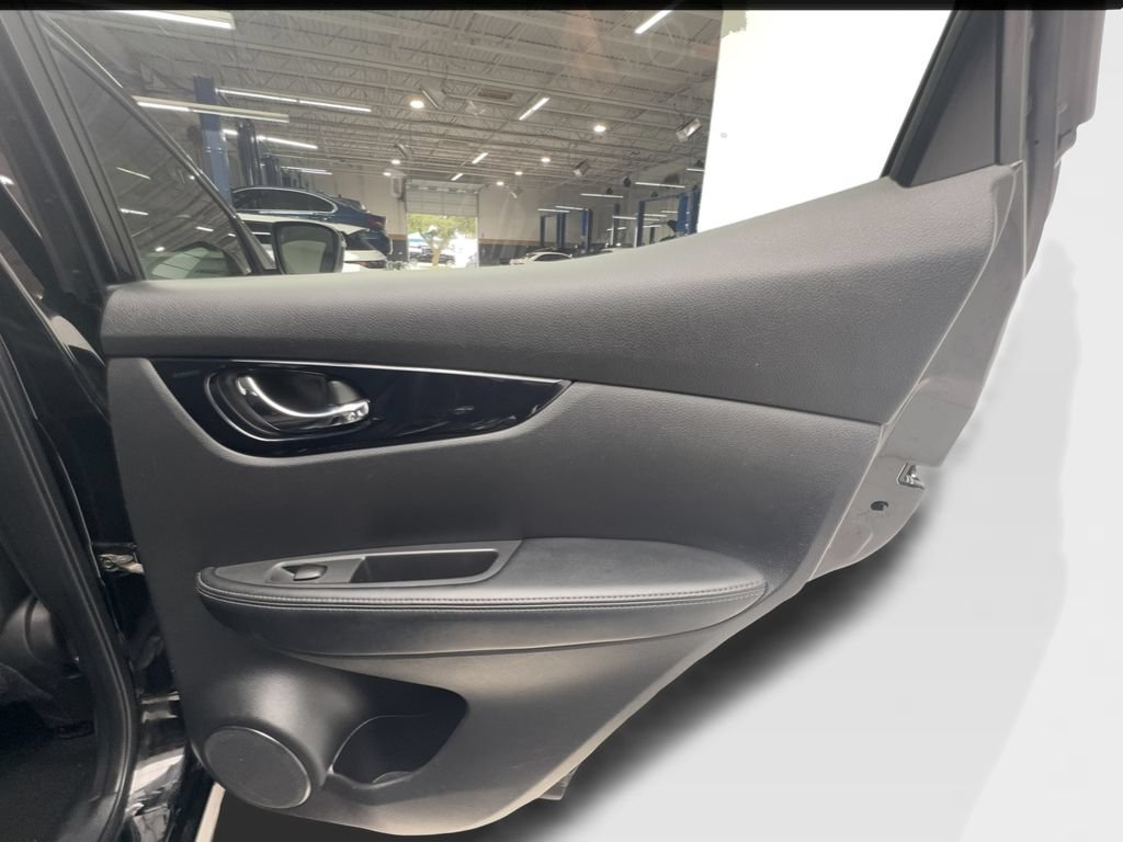 Used 2020 Nissan Rogue Sport SV FWD image 27