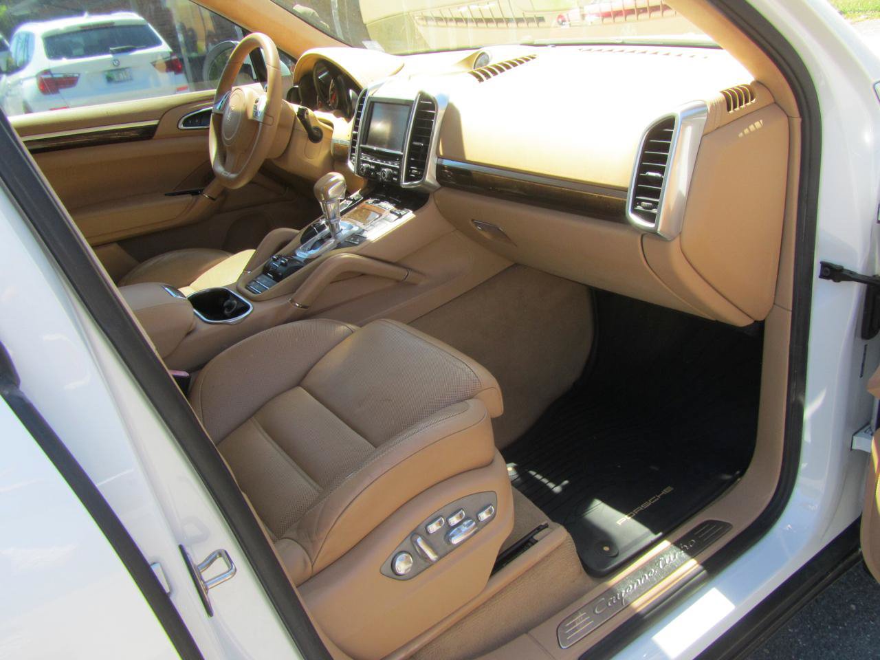 Used 2012 Porsche Cayenne Turbo AWD/4WD image 21