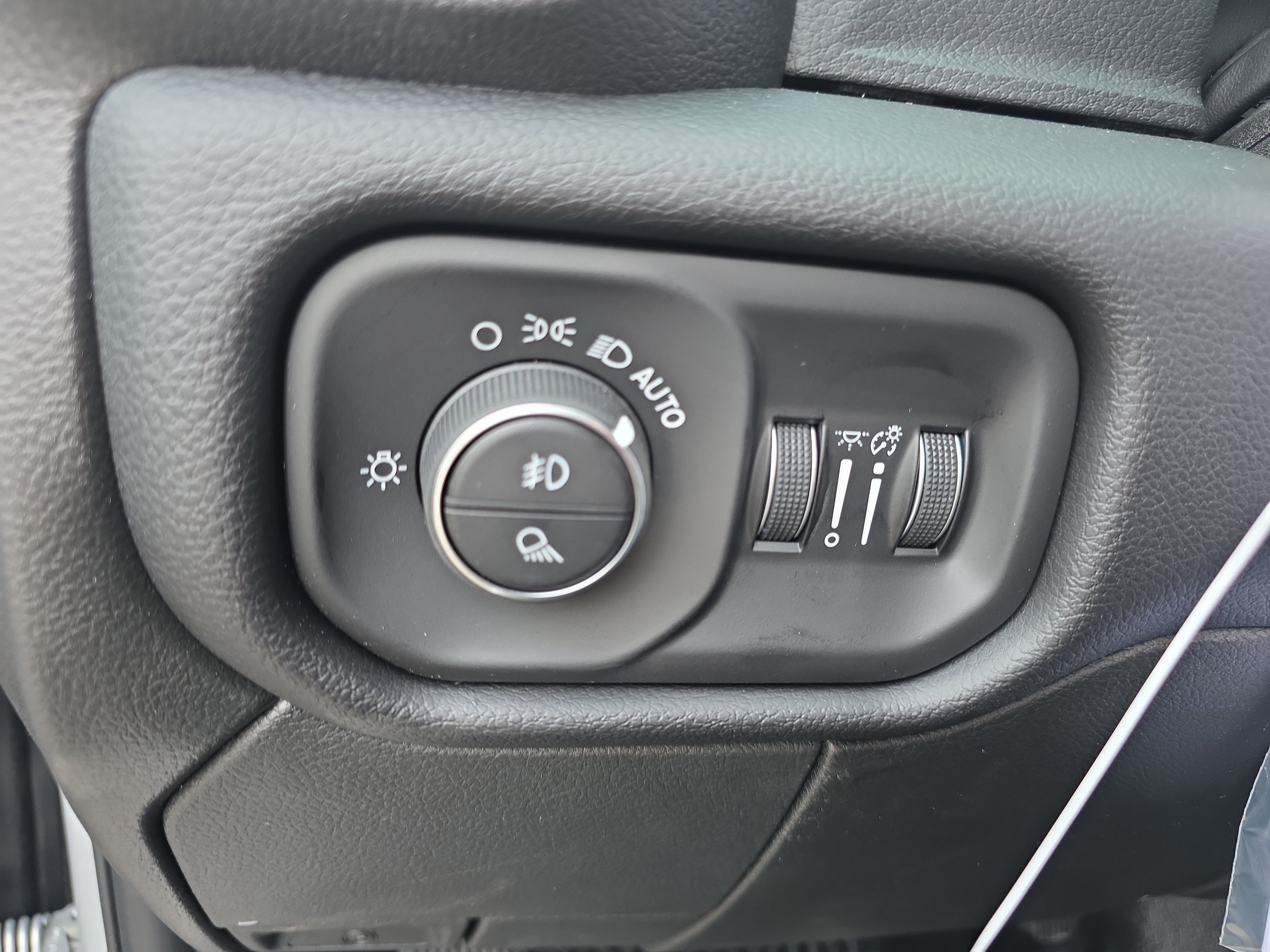 New 2027 RAM 3500 4x4 Crew Cab DRW image 14
