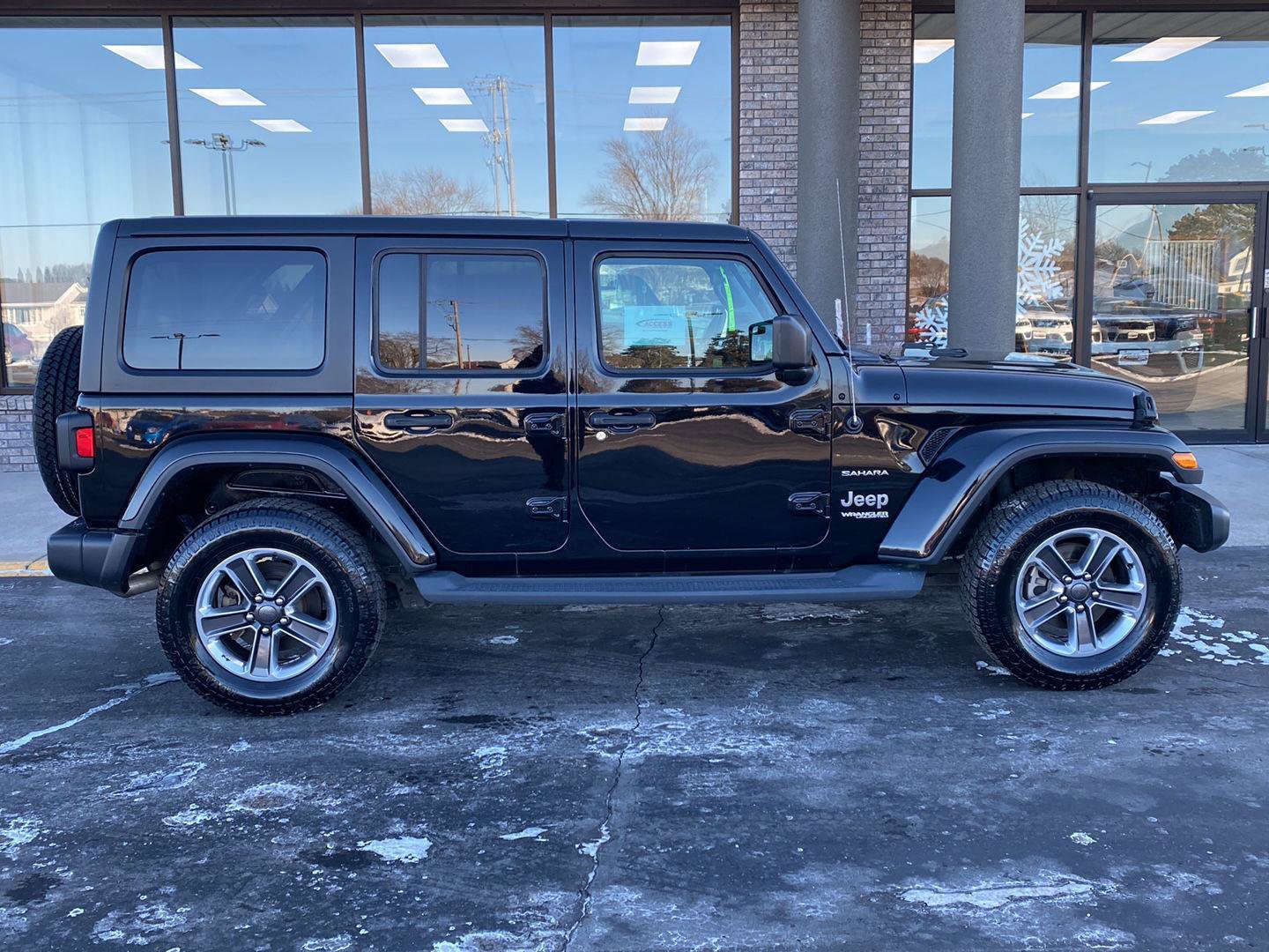Used 2019 Jeep Wrangler Unlimited Sahara image 24