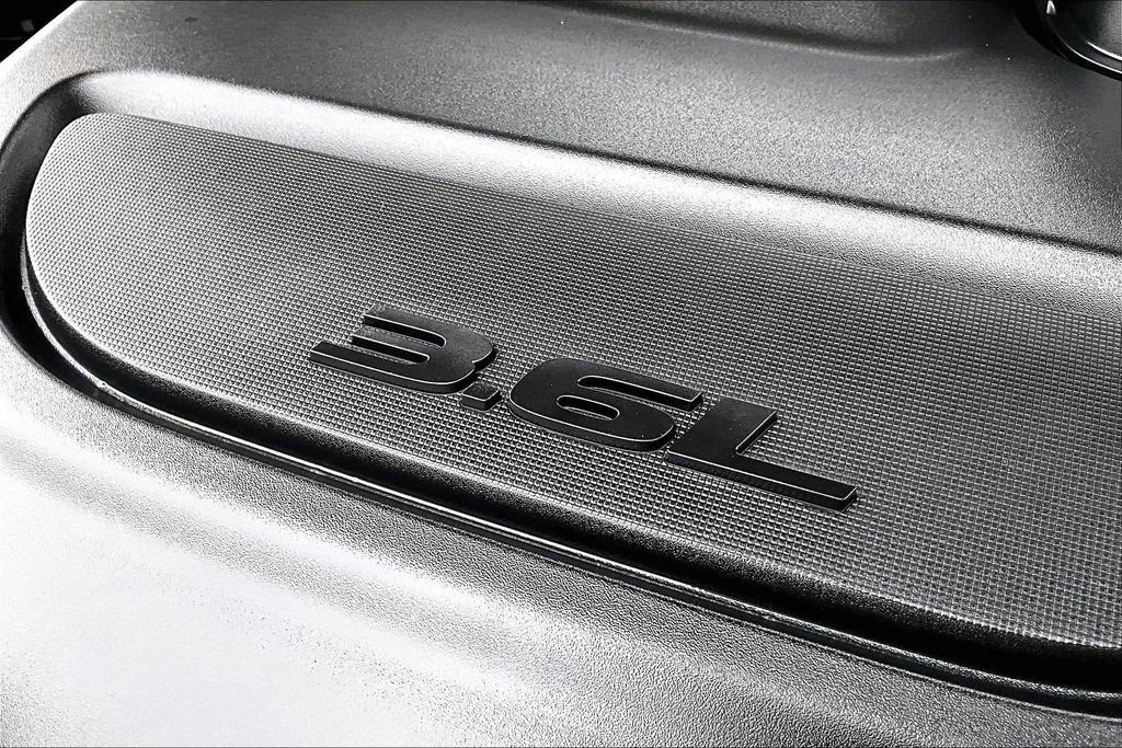 Used 2024 Chrysler Pacifica Touring-L image 31