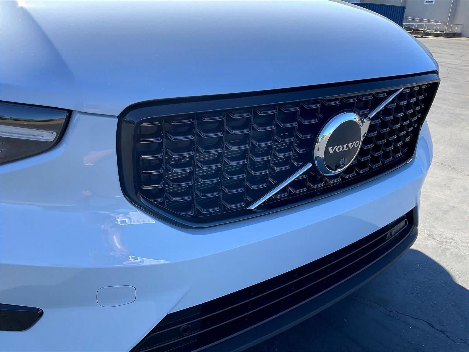 New 2026 Volvo XC40 B5 Plus w/ Protection Package Premier AWD/4WD image 33
