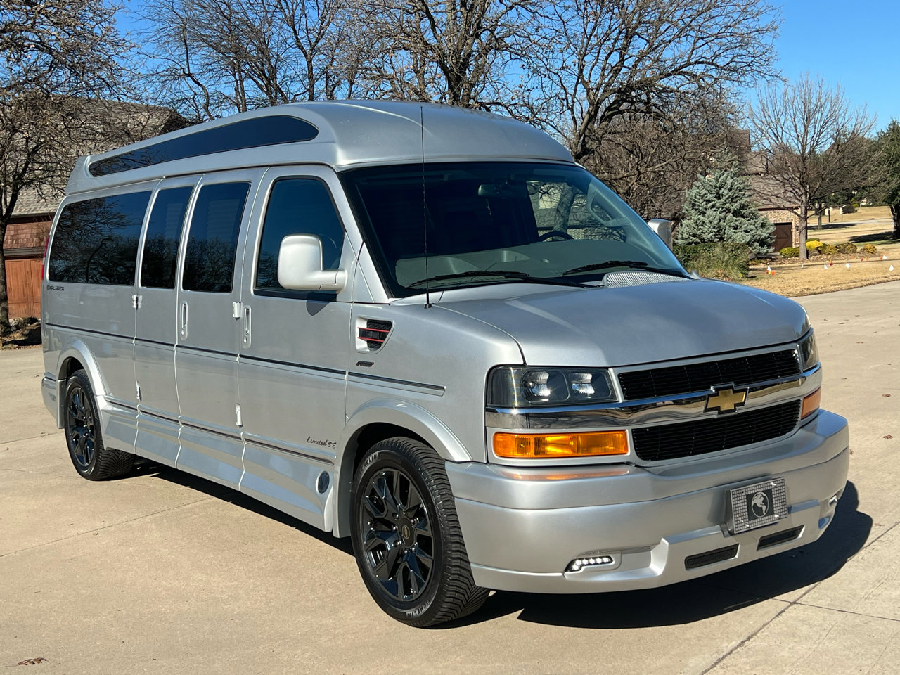 Used 2023 Chevrolet Express 2500 Extended image 5