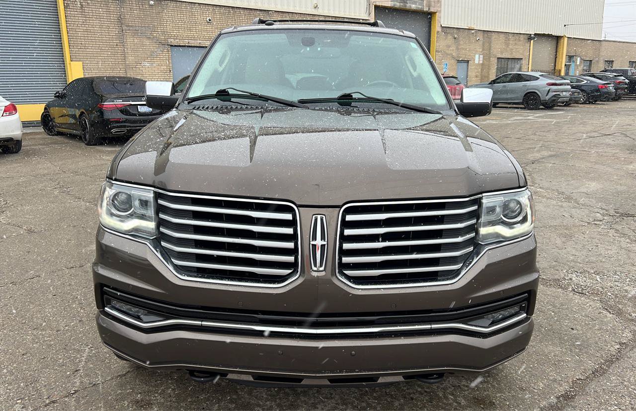 Used 2016 Lincoln Navigator Reserve AWD/4WD image 2