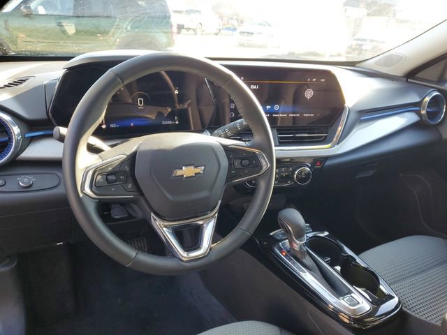 Used 2025 Chevrolet Trax LT w/ LT Convenience Package image 13
