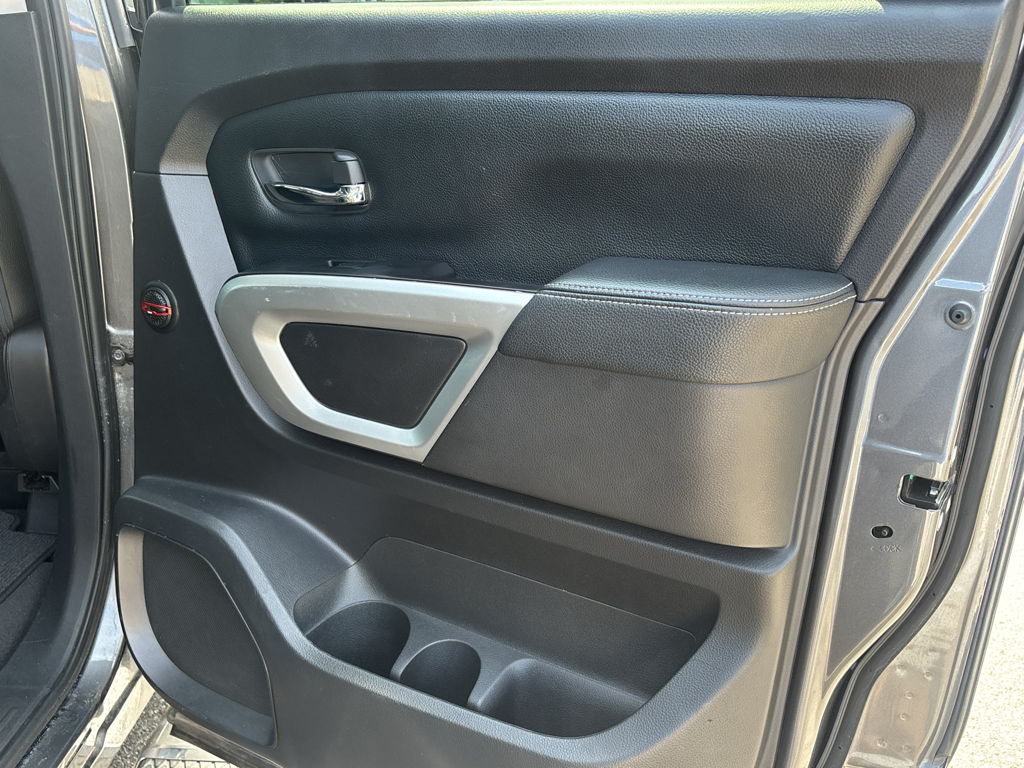 Used 2021 Nissan Titan SL w/ Moonroof Package RWD image 21