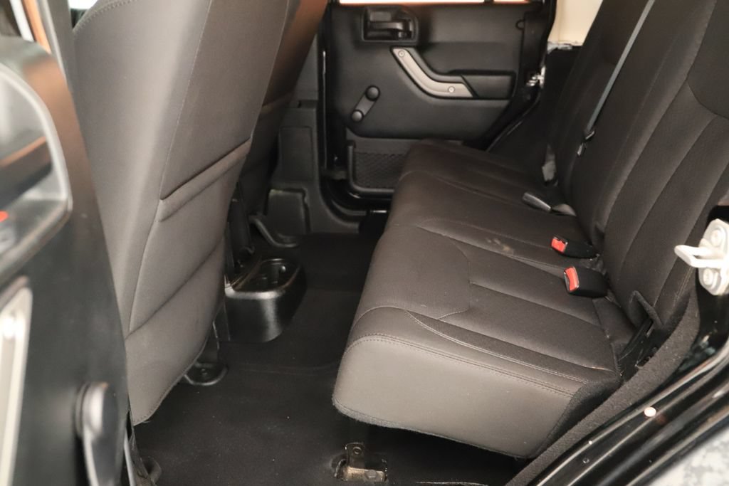 Used 2018 Jeep Wrangler Unlimited Sport w/ Connectivity Group AWD/4WD image 31