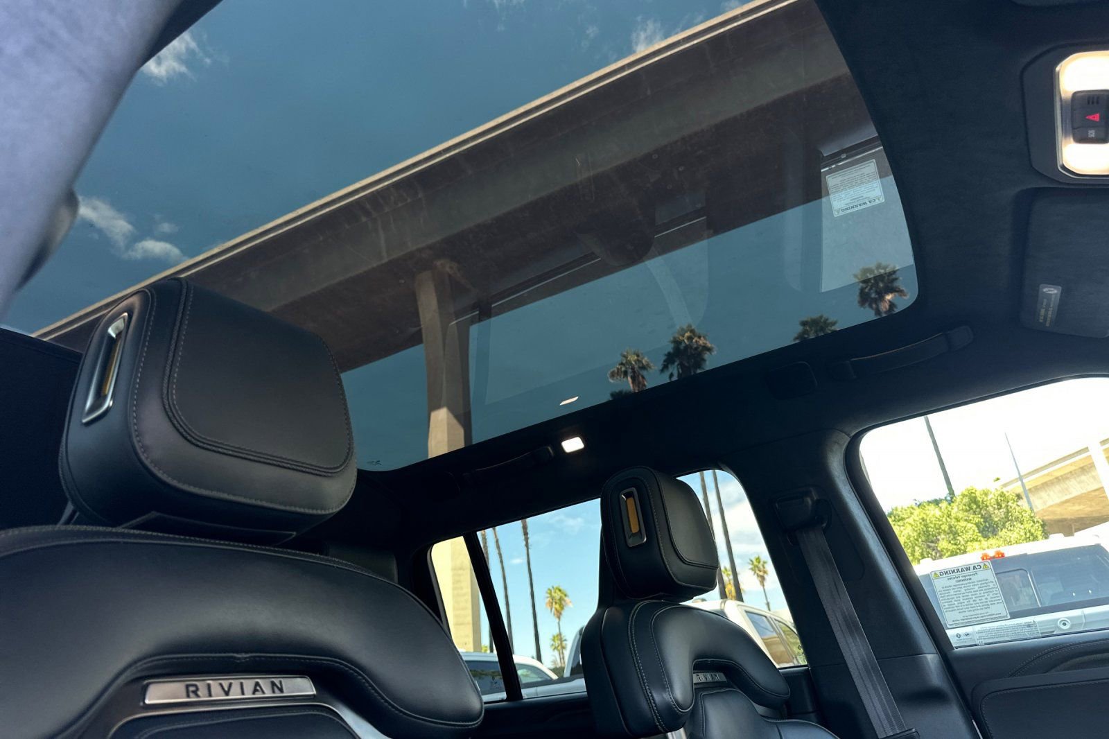 Used 2024 Rivian R1S Adventure image 17