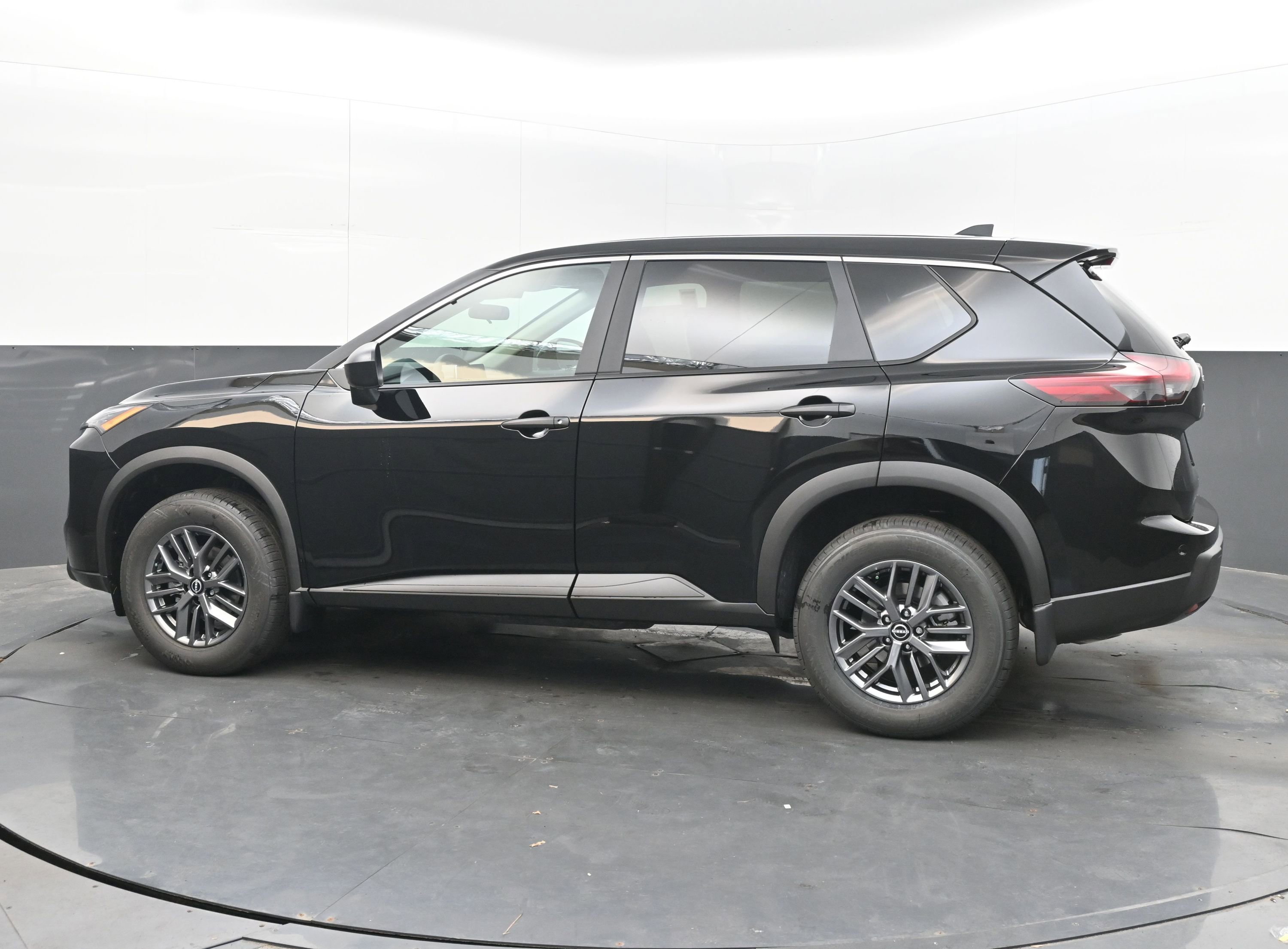 New 2026 Nissan Rogue S image 5