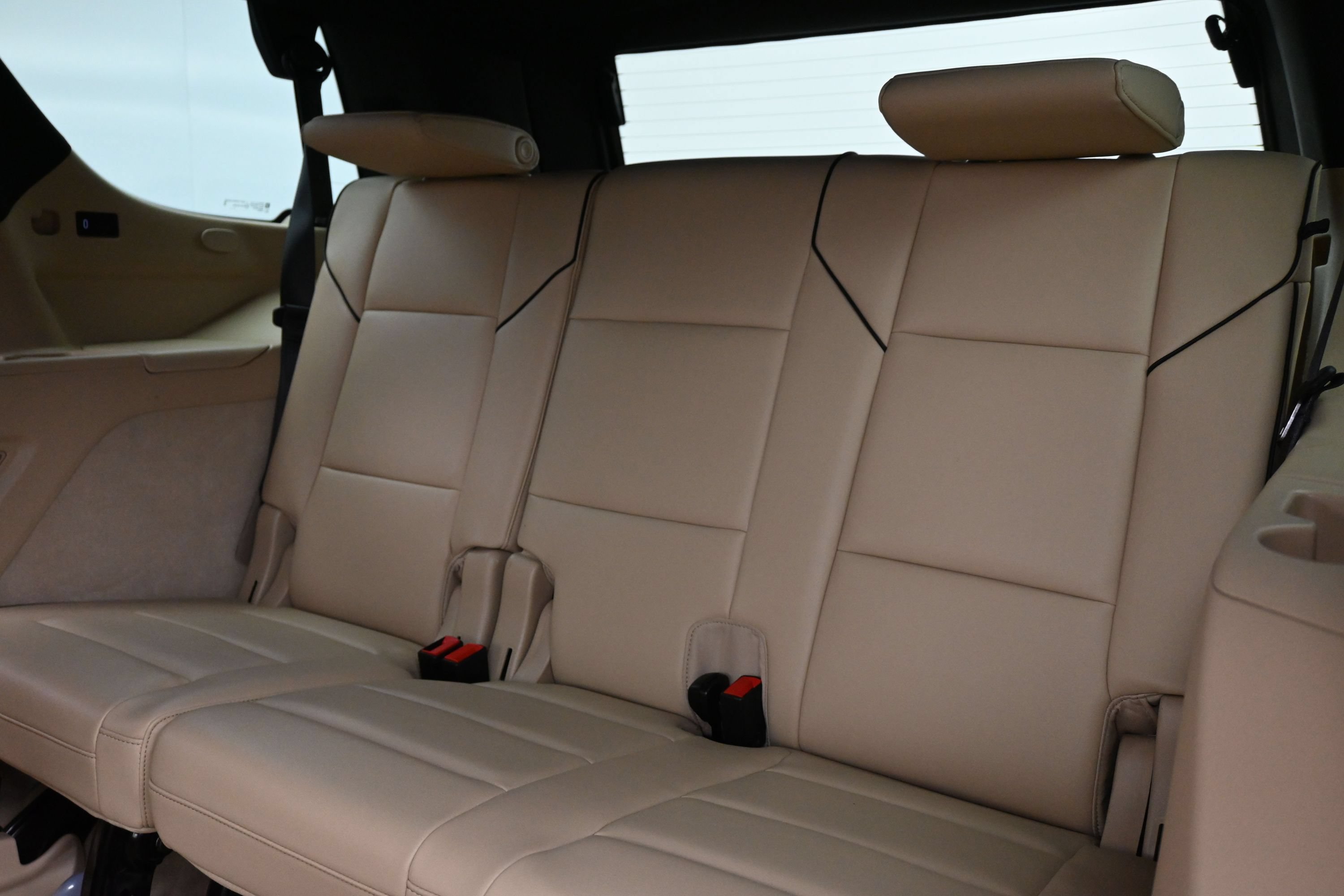 Used 2023 Cadillac Escalade Premium Luxury AWD/4WD image 25