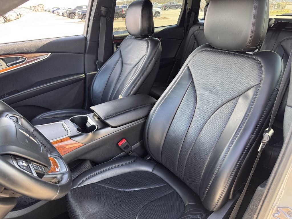 Used 2020 Lincoln Nautilus Reserve image 23