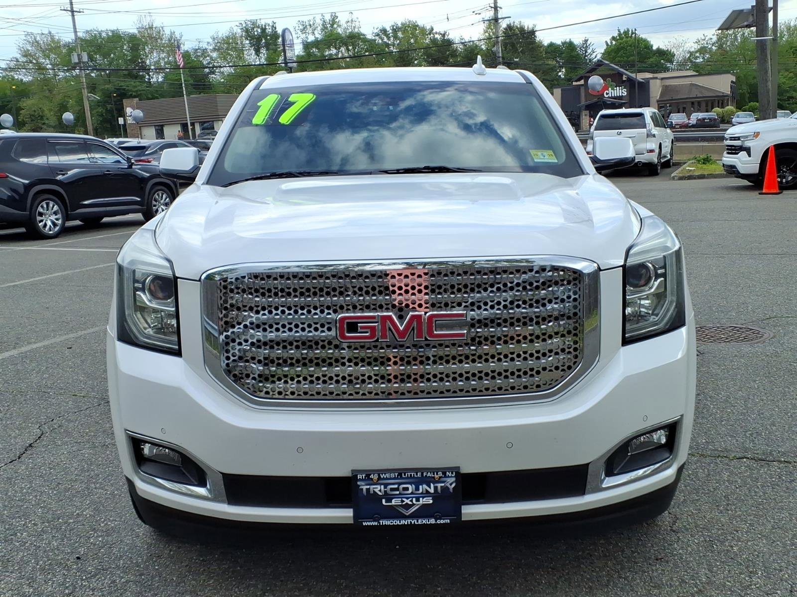 Used 2017 GMC Yukon SLT w/ Premium Edition AWD/4WD image 2