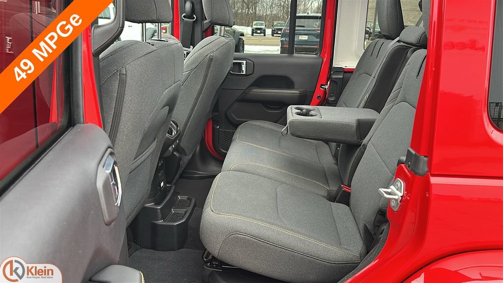 Used 2025 Jeep Wrangler Unlimited Sahara w/ Safety Group AWD/4WD image 27