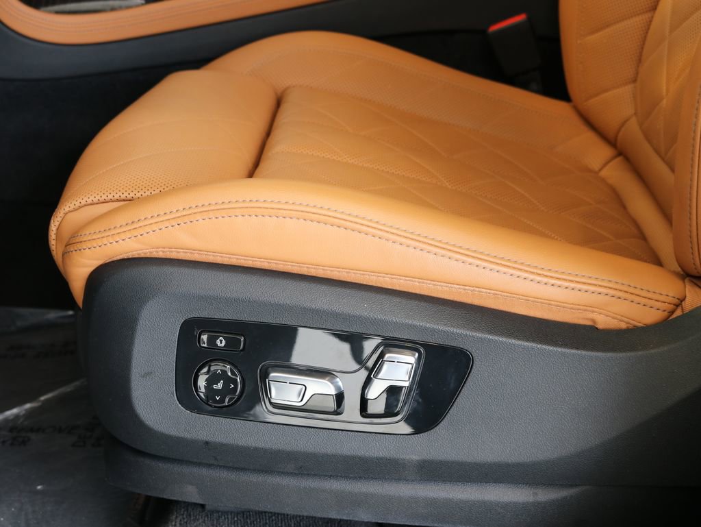 Used 2023 BMW X7 xDrive40i w/ M Sport Package AWD/4WD image 15