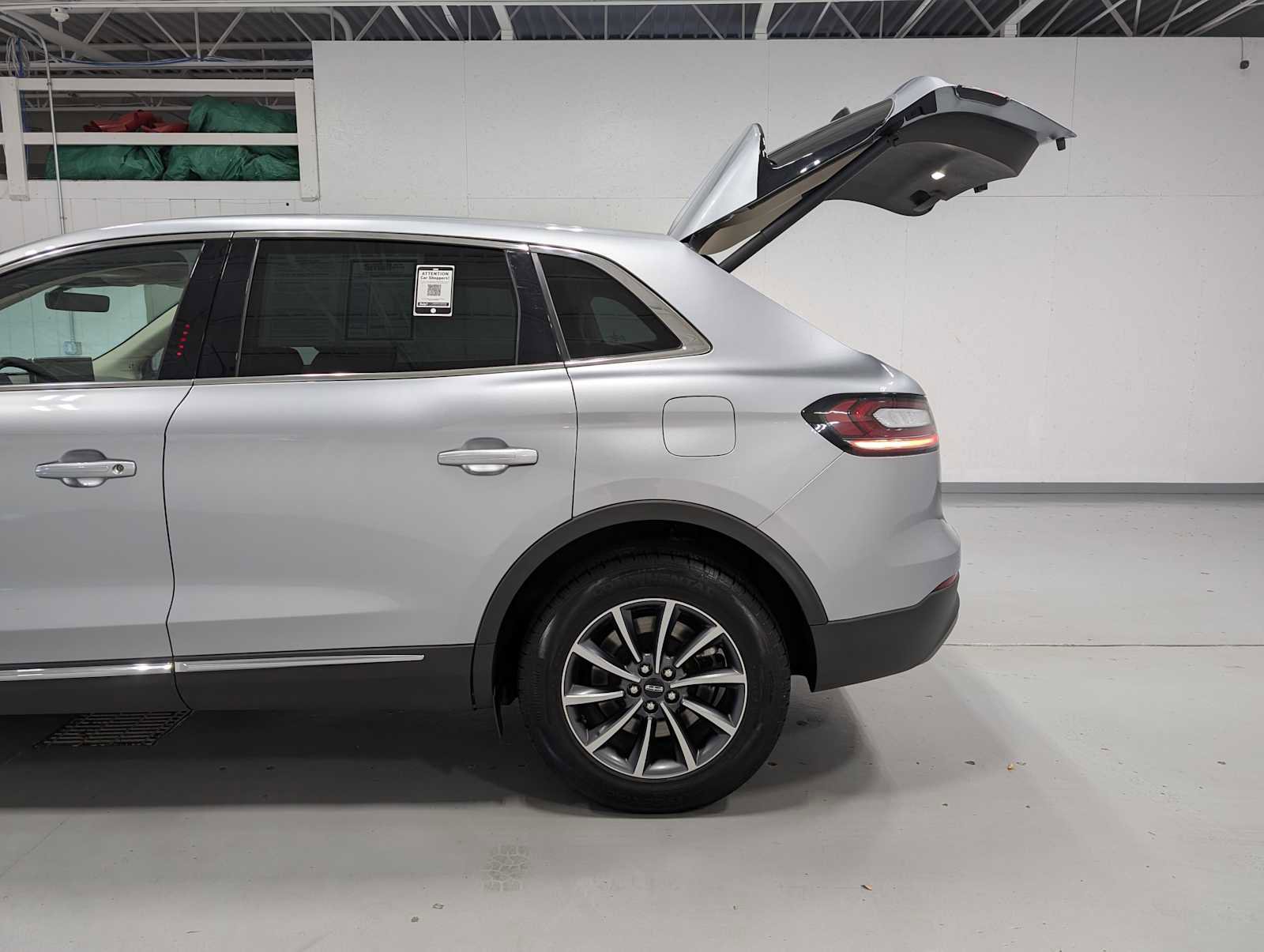 Used 2022 Lincoln Nautilus Standard image 10