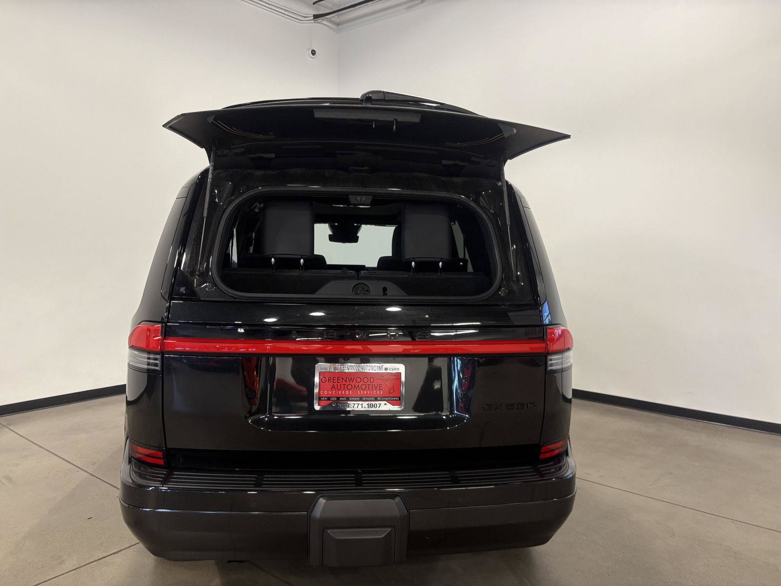 Used 2025 Lexus GX 550 w/ Accessory Package (2T) AWD/4WD image 33