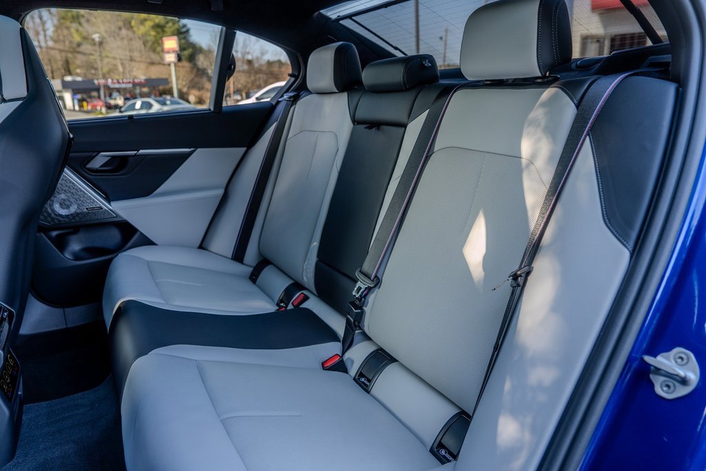 Used 2026 BMW M5 w/ Executive Package image 21