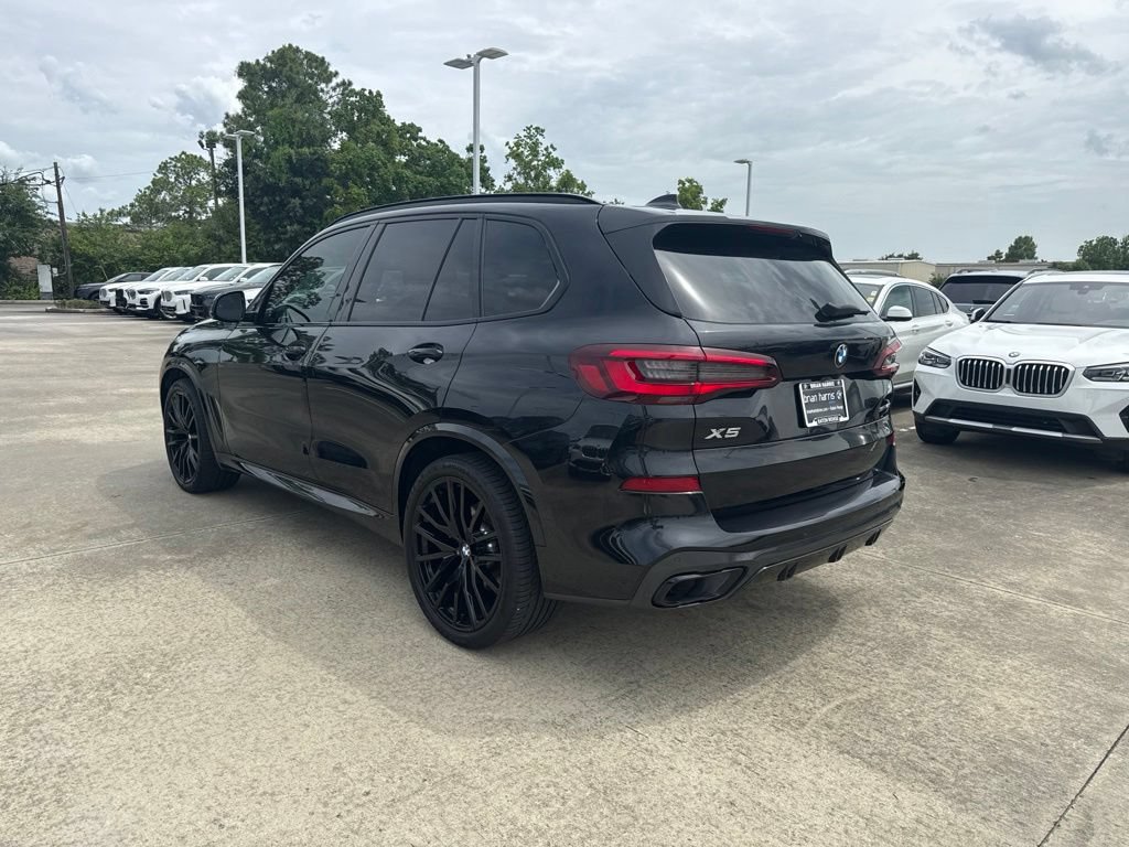Used 2022 BMW X5 sDrive40i w/ M Sport Package RWD image 3