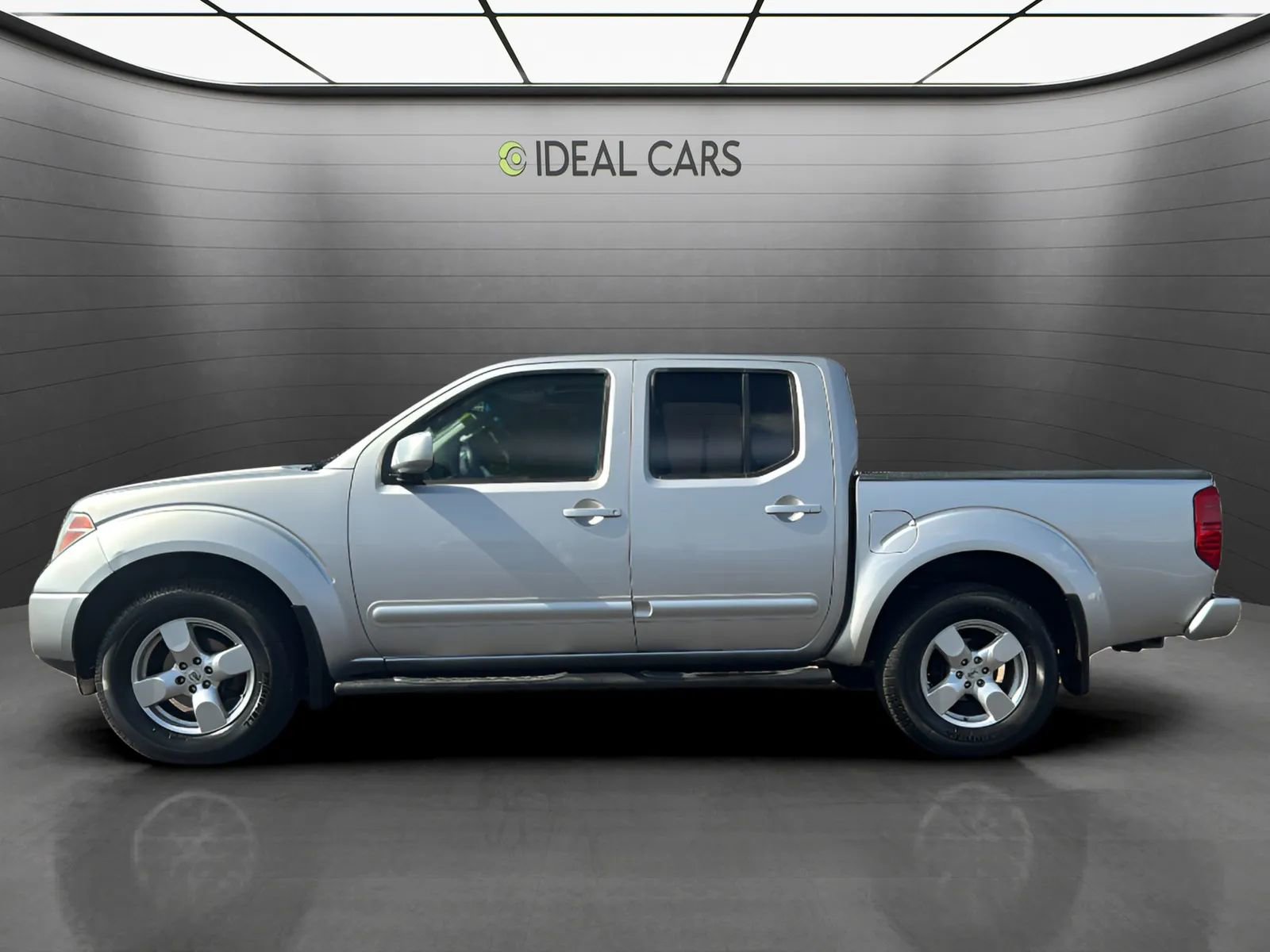 Used 2006 Nissan Frontier LE w/ (X01) Leather Pkg AWD/4WD image 2