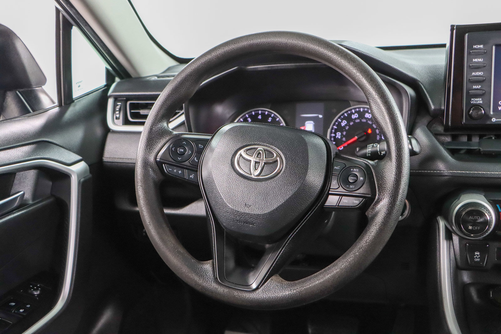 Used 2022 Toyota RAV4 XLE FWD image 12