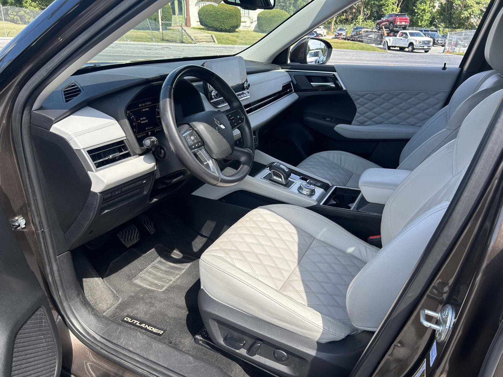 Used 2022 Mitsubishi Outlander SEL image 14