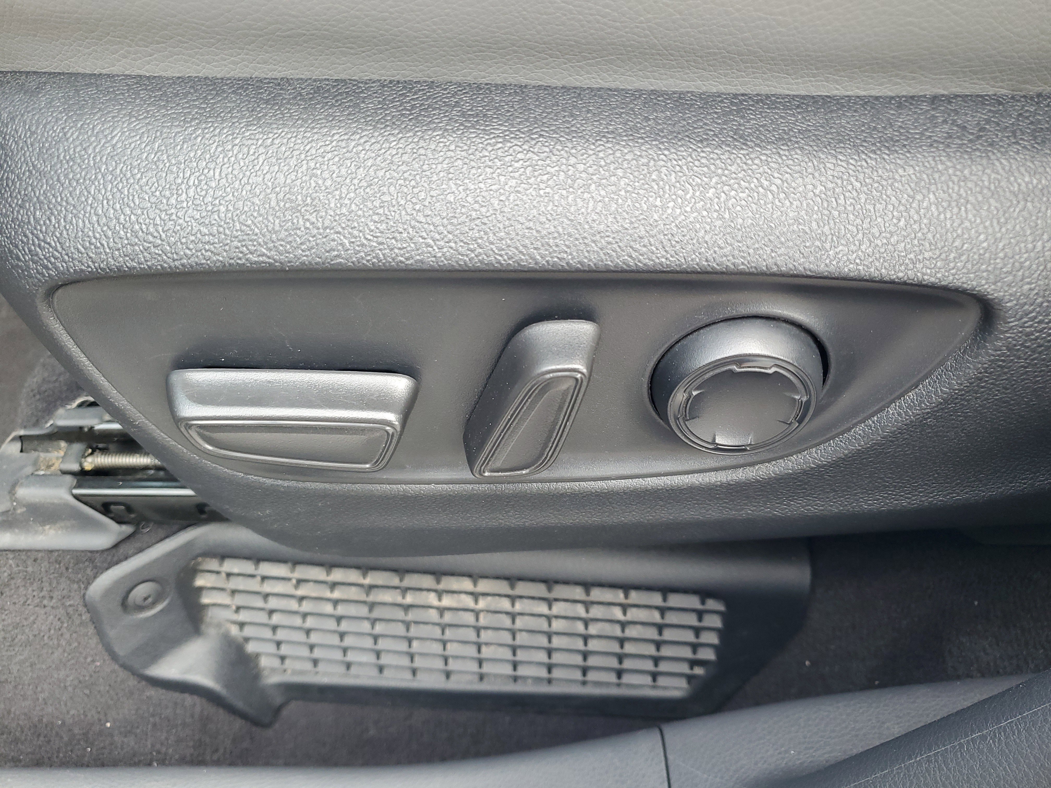 Used 2024 Toyota Sienna XLE FWD image 15