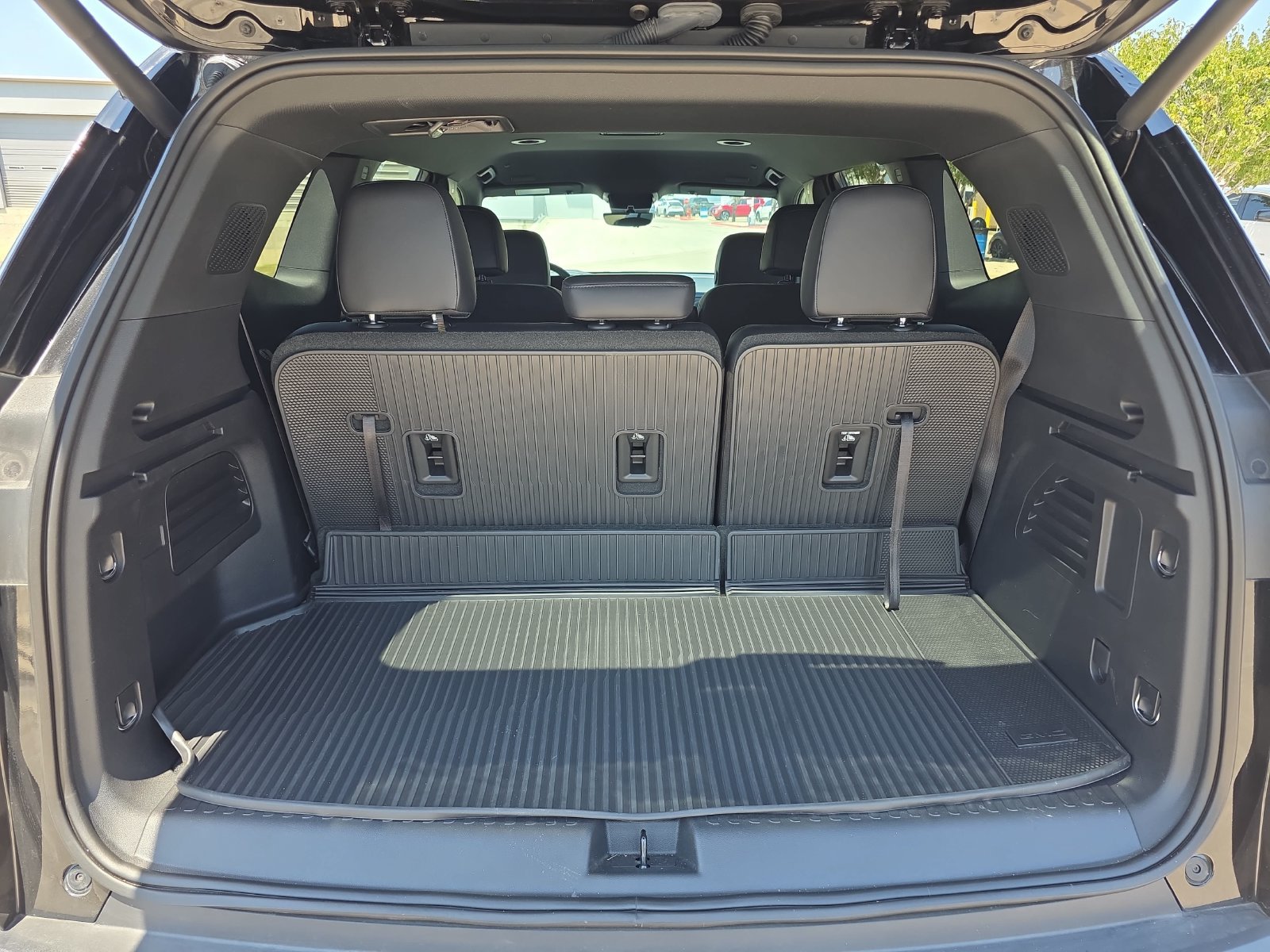 Used 2026 GMC Acadia Elevation w/ Elevation Premium Package FWD image 30