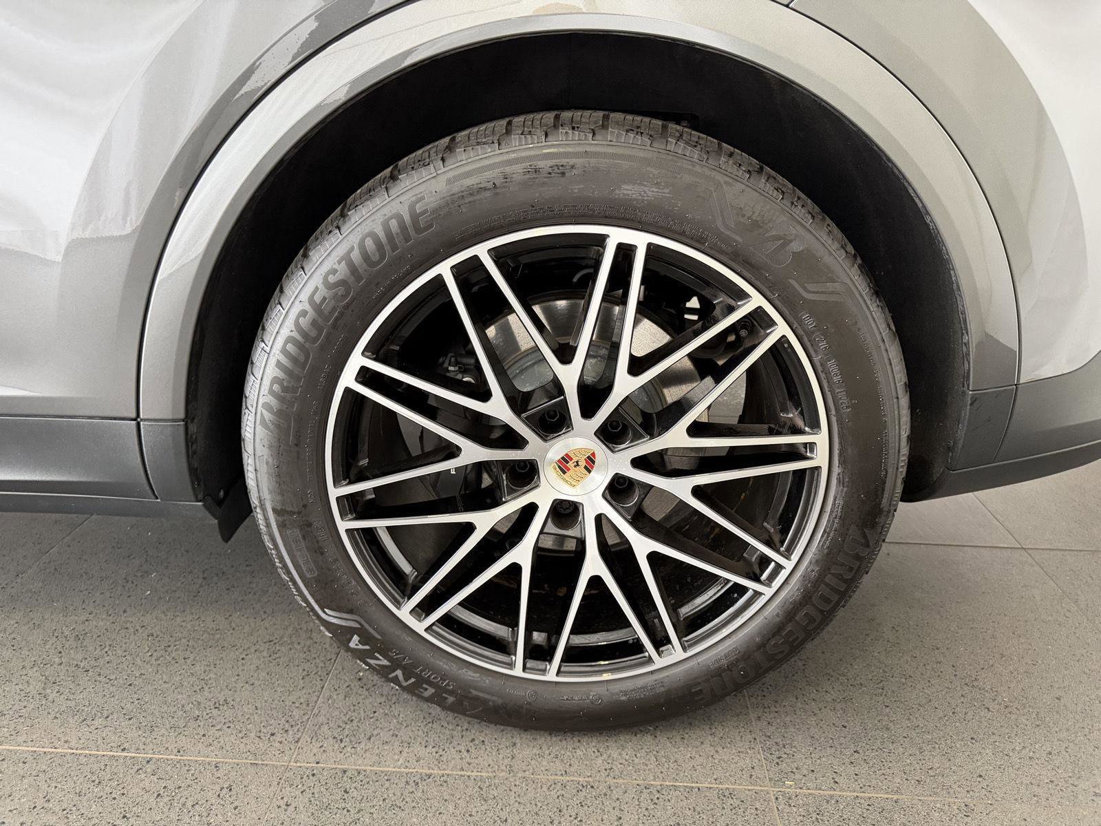 Certified 2025 Porsche Cayenne image 11