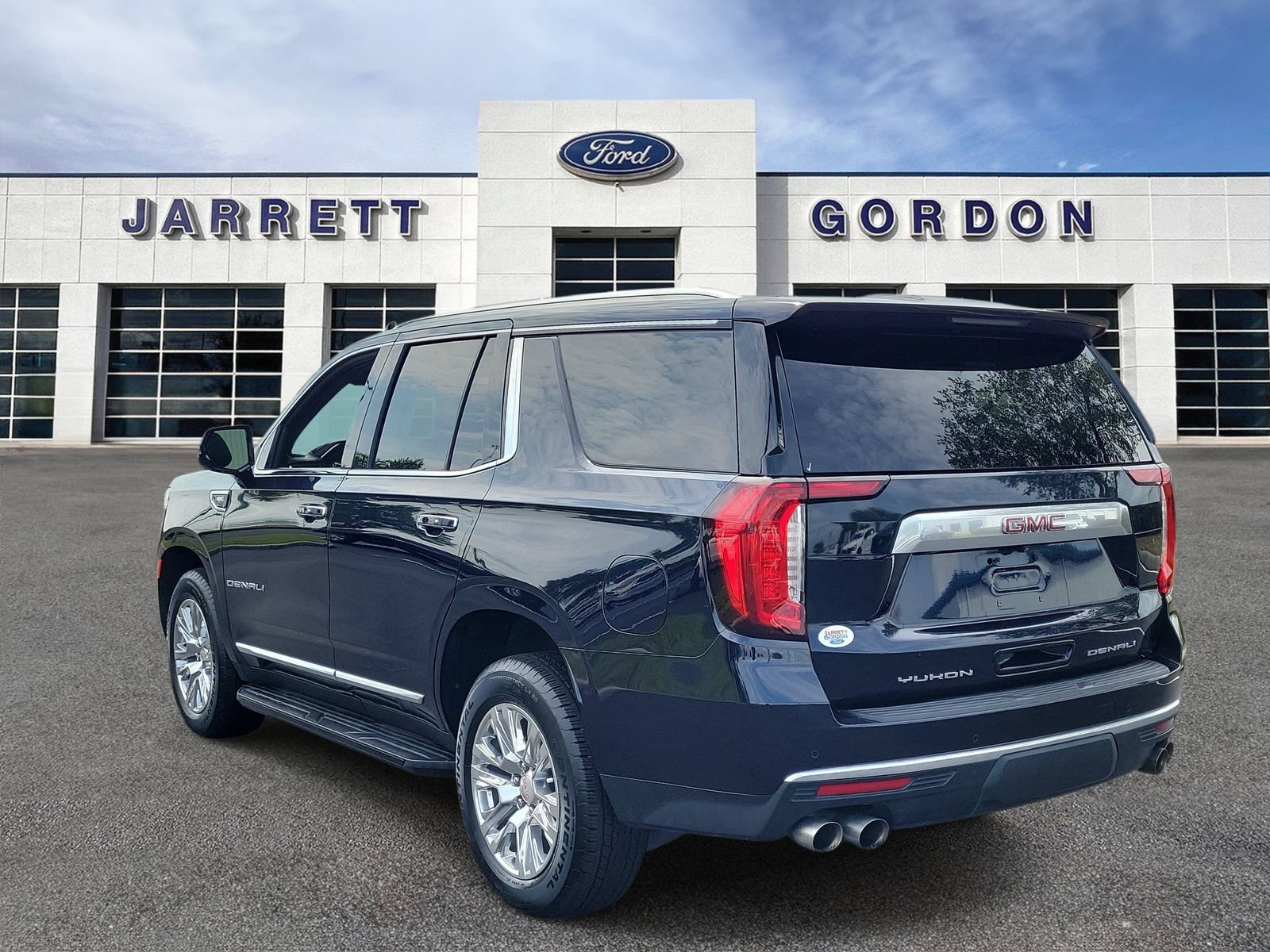 Used 2023 GMC Yukon Denali RWD image 3
